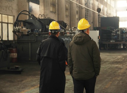 Betrouwbare Indiase vertegenwoordiger voert fabrieksaudit uit voor grootschalig project voor de verwerking van aluminiumschroot.